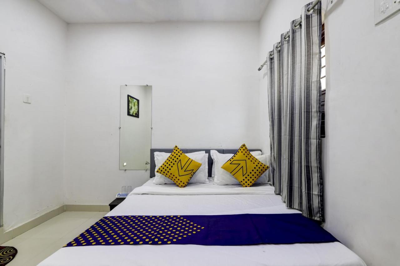 Spot On 71130 Hotel Shiv Krupa Anjār Exterior foto